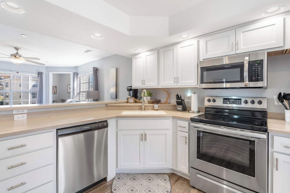 Condo, Multiple Beds, Balcony, Garden View (Brookside Retreat) | Private kitchen | Coffee/tea maker