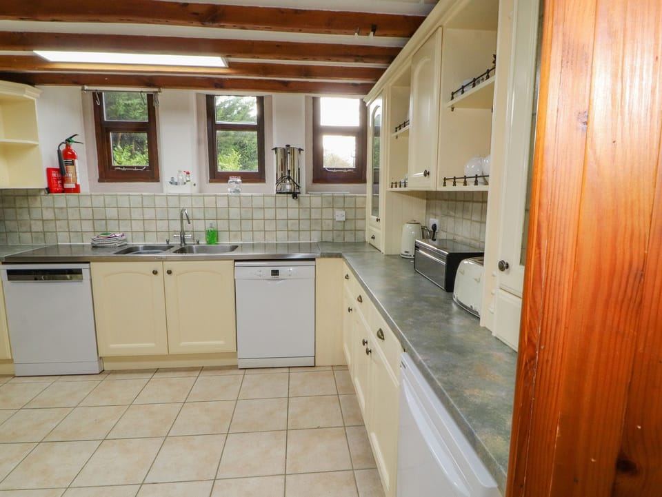 Fridge, dishwasher, cookware/dishes/utensils