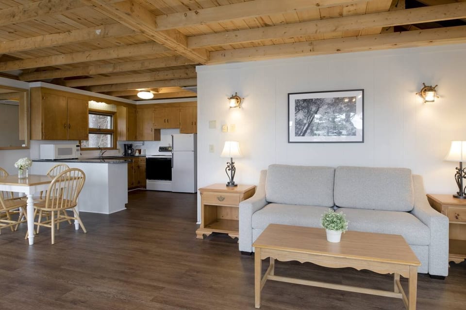 Cottage, 1 Bedroom | Private kitchen | Fridge, microwave
