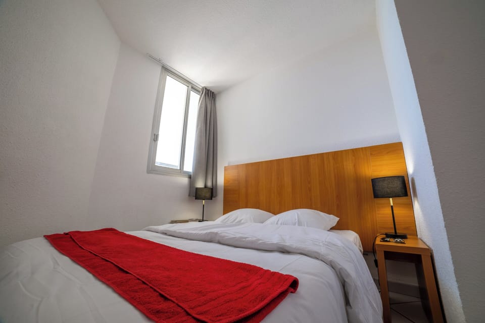 Classic Apartment | Free WiFi, bed sheets