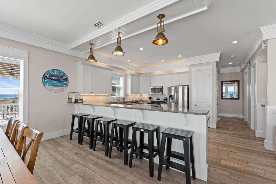 House | Private kitchen | Full-size fridge, microwave, oven, stovetop