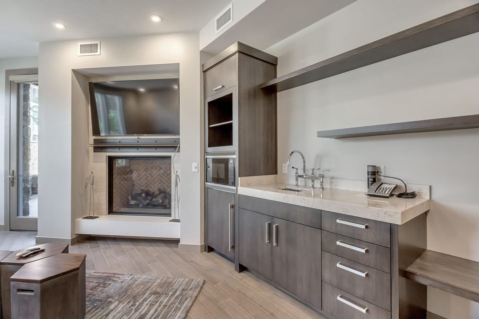 Suite, 4 Bedrooms | Interior