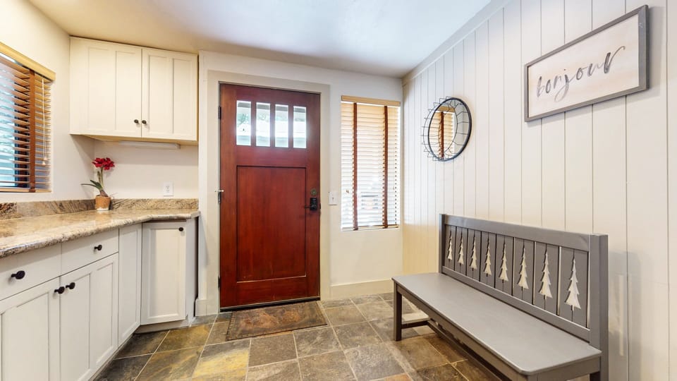 Condo, 2 Bedrooms | Interior