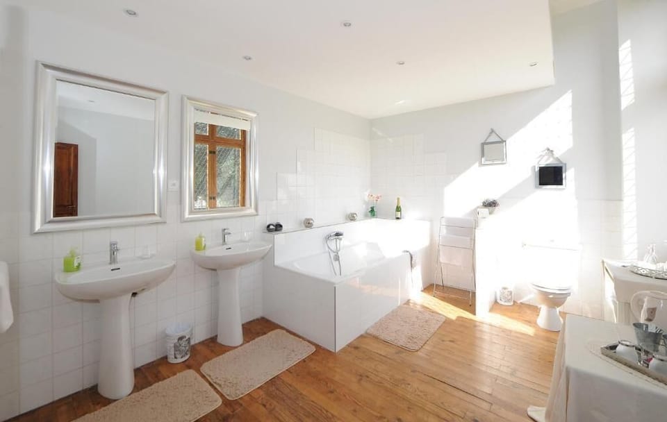 Bathtub, free toiletries, hair dryer, bathrobes