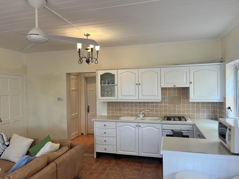 House | Private kitchen | Fridge, microwave, oven, stovetop