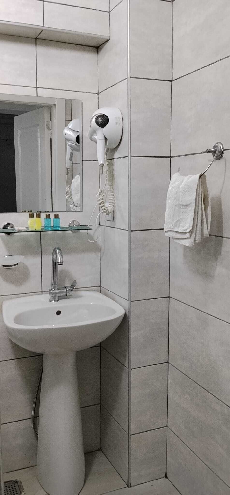 Comfort Double Room | Bathroom | Shower, hair dryer, slippers, towels