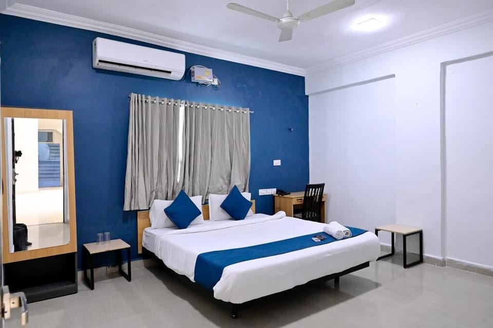 Desk, laptop workspace, free WiFi, bed sheets