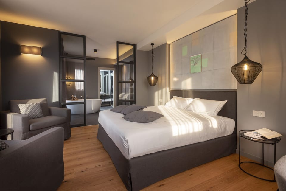 Romantic Room | Down comforters, minibar, in-room safe, individually decorated
