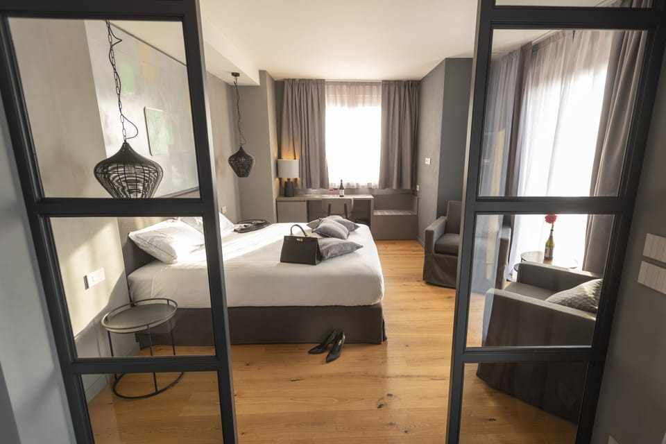 Romantic Room | Down comforters, minibar, in-room safe, individually decorated