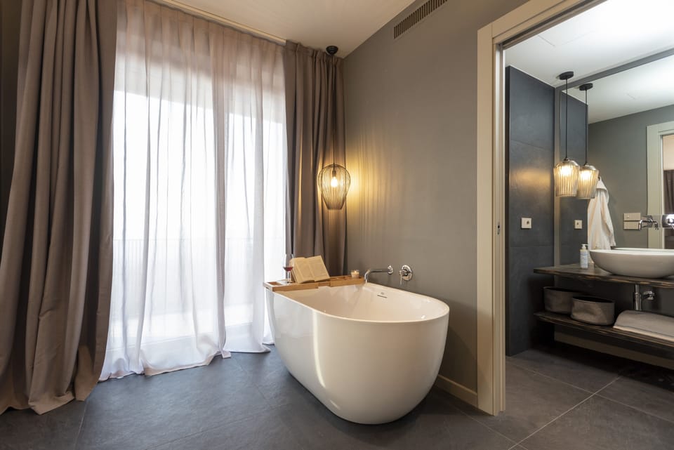 Romantic Room | Down comforters, minibar, in-room safe, individually decorated