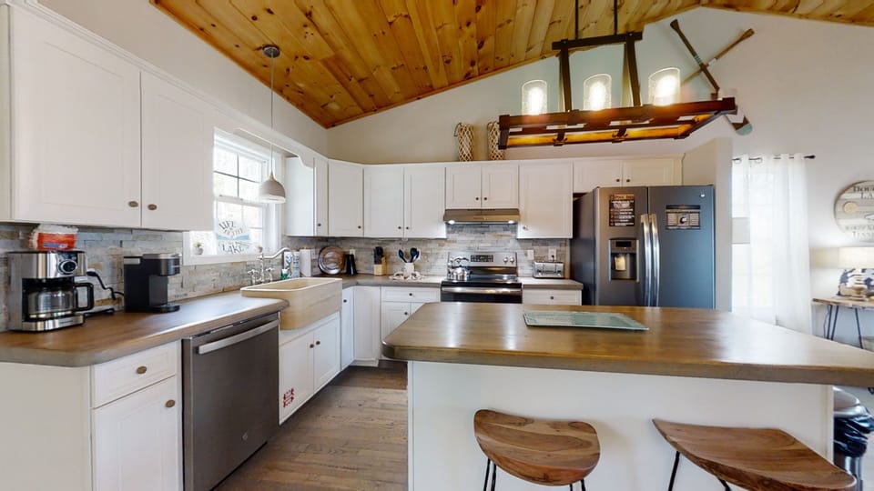House, 3 Bedrooms | Private kitchen | Fridge, oven, coffee/tea maker, toaster
