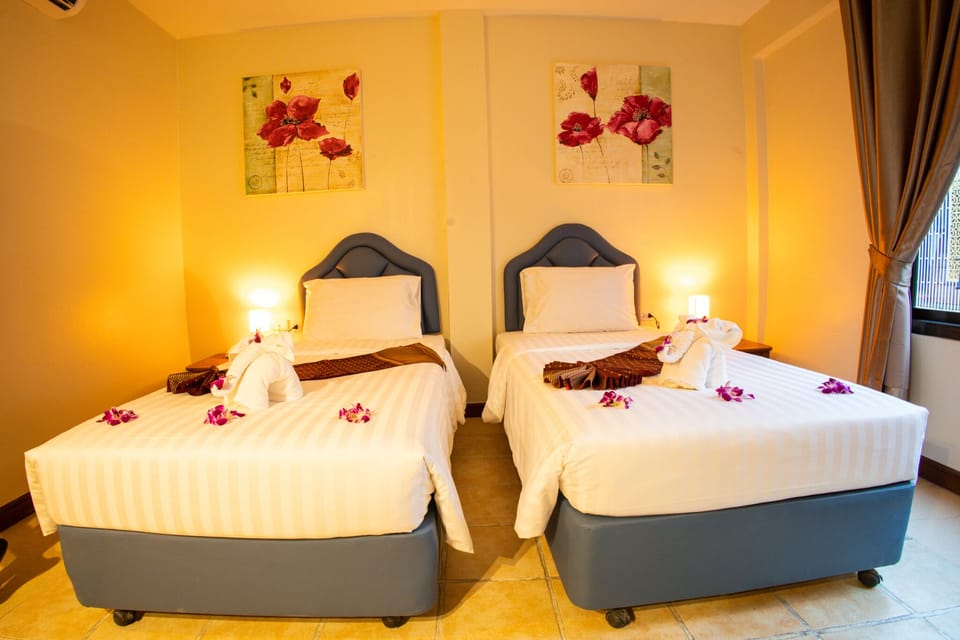 Standard Twin Room | Desk, free WiFi, bed sheets