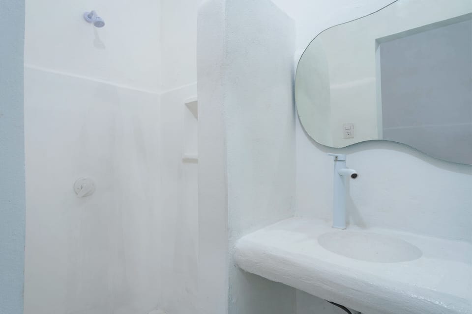Triple Room | Bathroom | Shower, rainfall showerhead, towels, soap