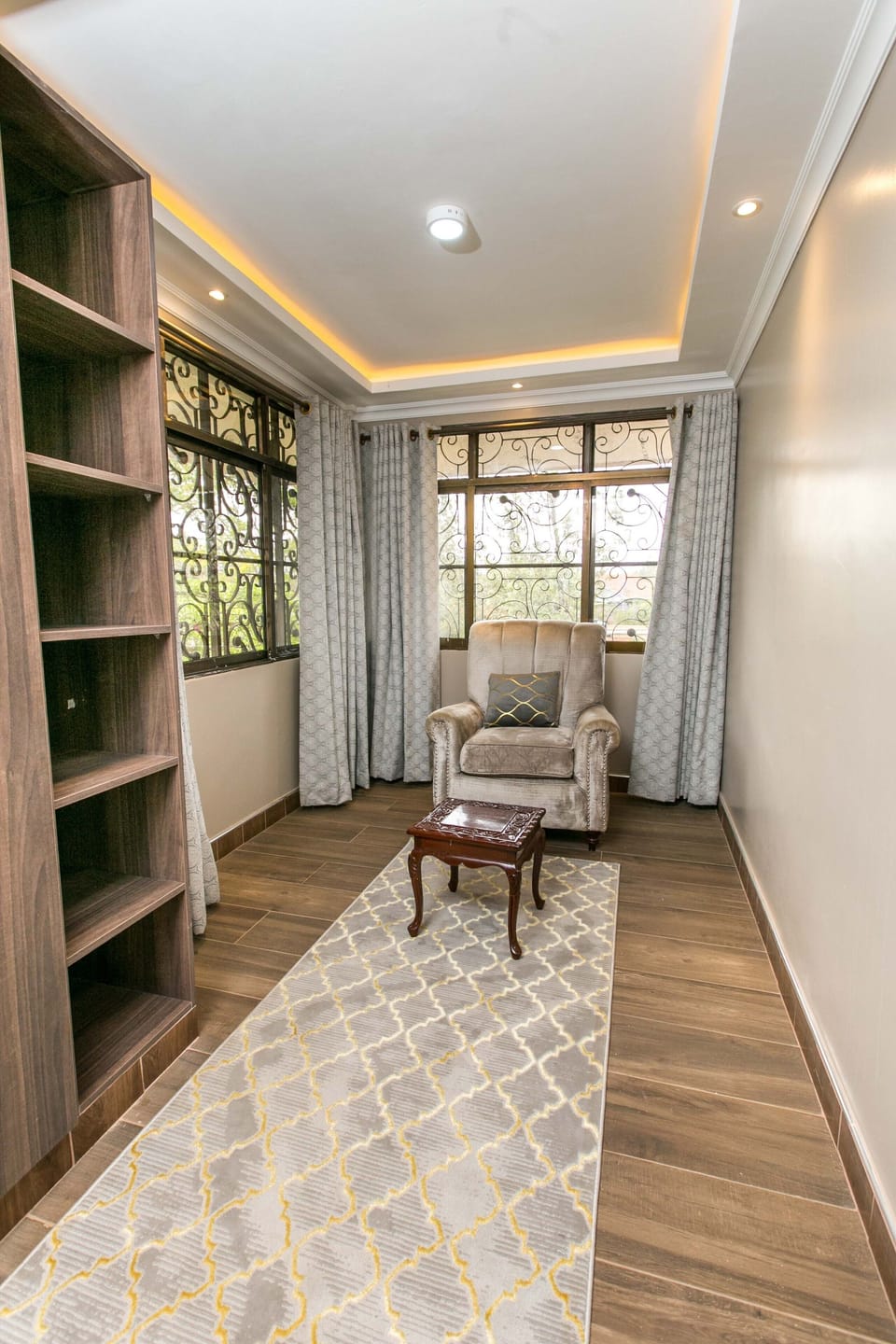 Luxury Studio Suite | Living area | 43-inch Smart TV with satellite channels, TV, Netflix