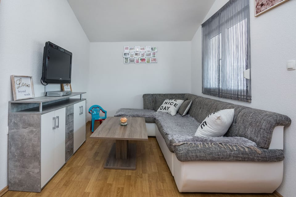 Family Apartment A1 | Living area | 100-cm flat-screen TV with satellite channels, TV