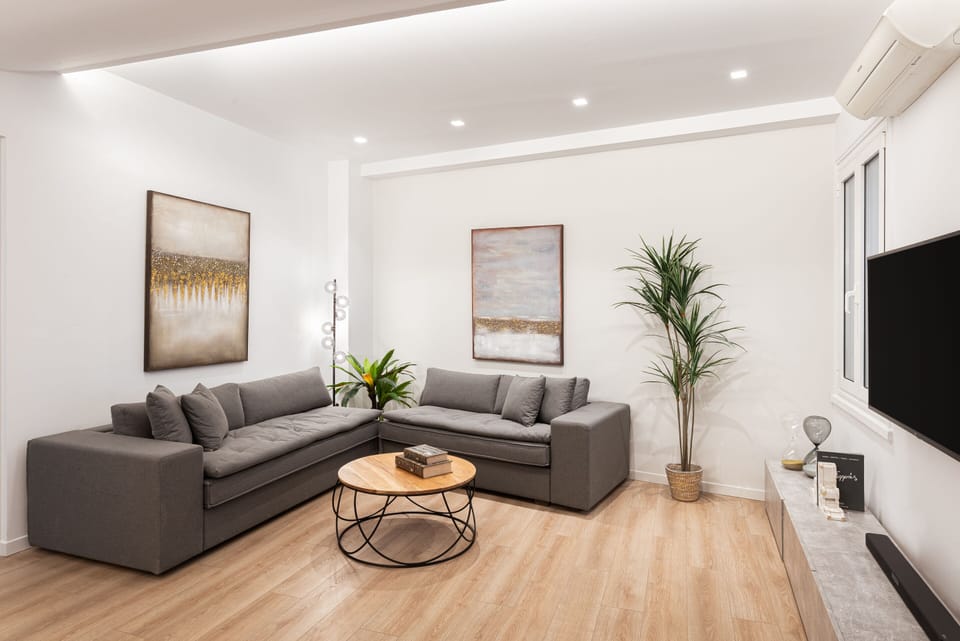 Deluxe Apartment | Living area | Smart TV, Netflix, MP3 dock, streaming services