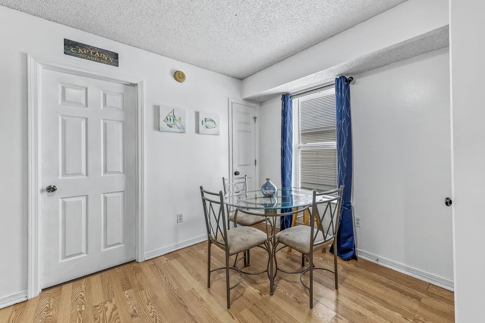 Family House, 3 Bedrooms, Balcony, Beach View | In-room dining