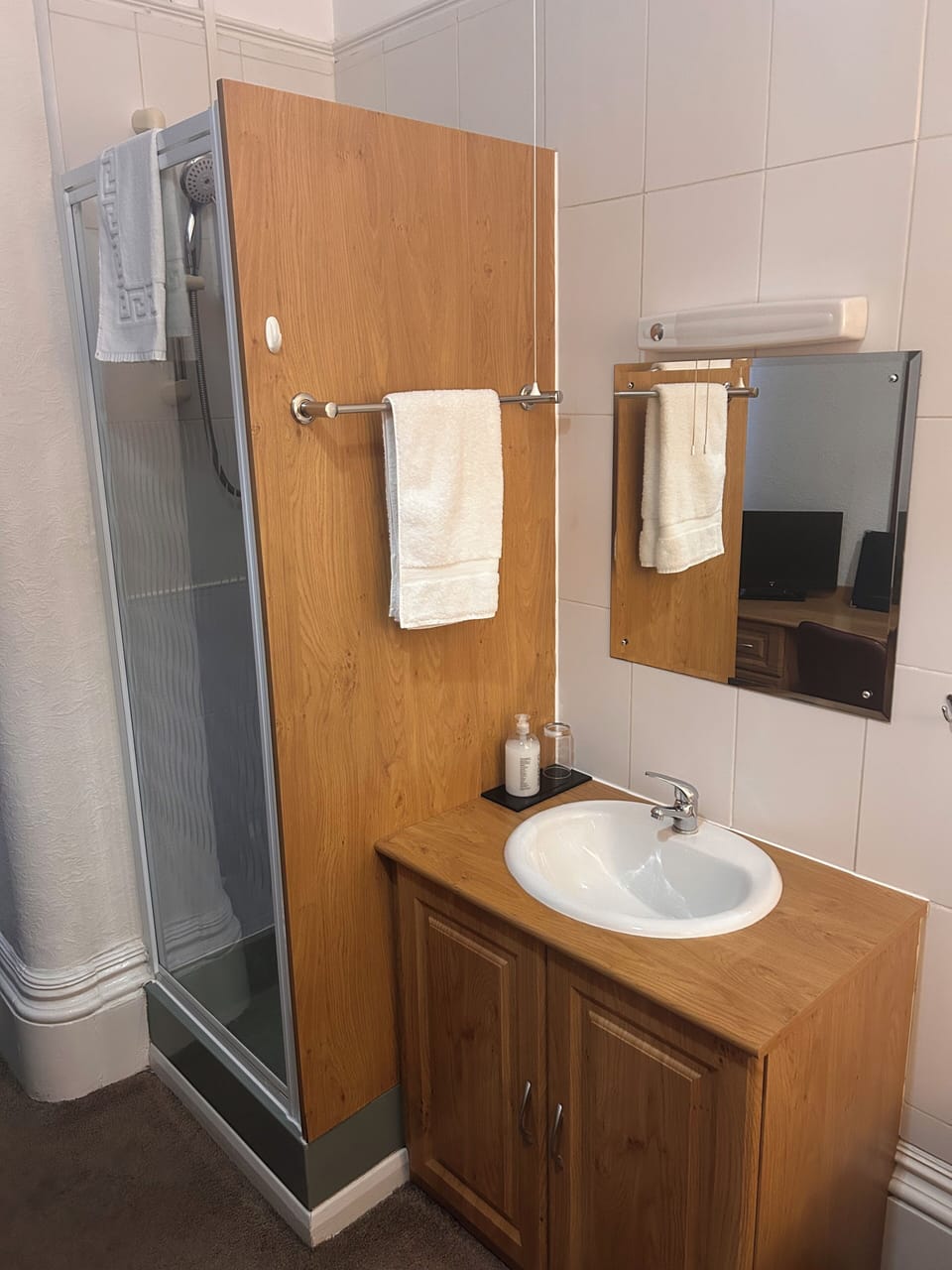Single Room, Ensuite (Separate private toilet) | Bathroom | Shower, free toiletries, hair dryer, bathrobes