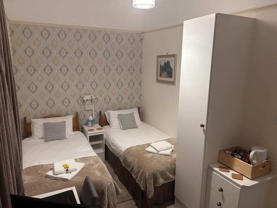 Twin Room, Ensuite | Individually furnished, laptop workspace, iron/ironing board, free WiFi