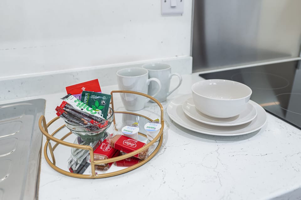 Deluxe Apartment, Hot Tub, City View (Apt 4) | In-room dining