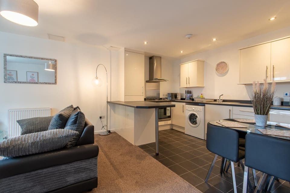 Apartment, Private Bathroom | Lounge