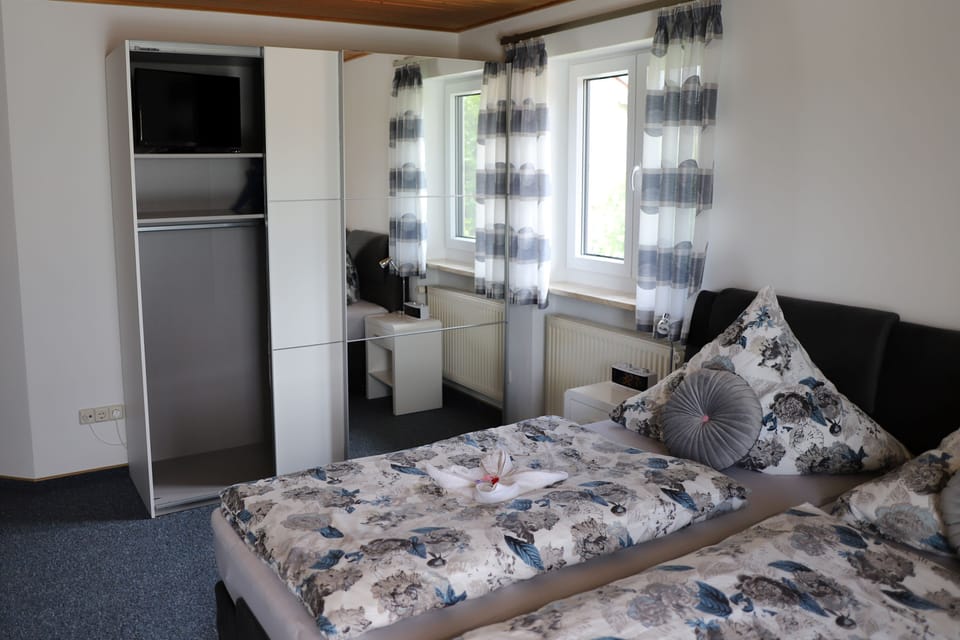 Double Room | Free WiFi, bed sheets