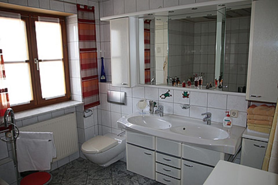 Triple Room | Bathroom | Shower, hair dryer, bathrobes, towels