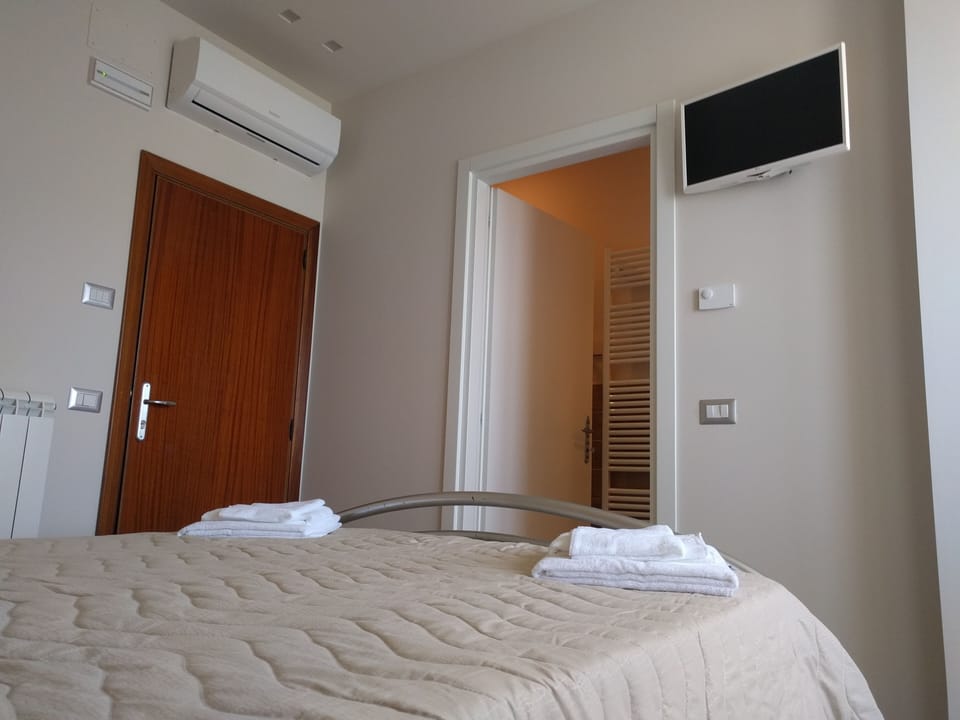 Double Room, Sea View | Soundproofing, travel crib, WiFi (free), bed sheets