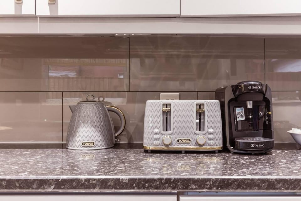 House | Private kitchen | Fridge, microwave, oven, stovetop