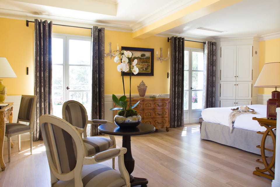 Premium bedding, pillowtop beds, minibar, in-room safe