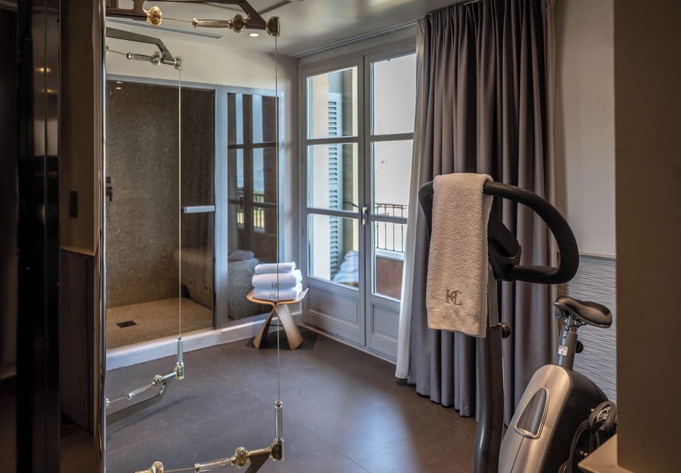 Suite Exception | Premium bedding, pillowtop beds, minibar, in-room safe