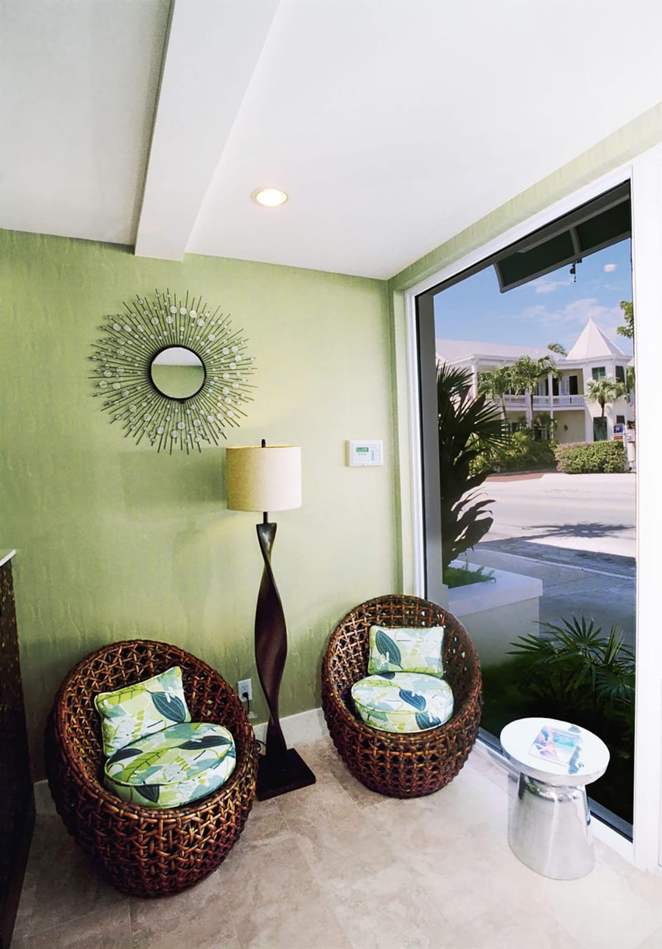Lobby lounge