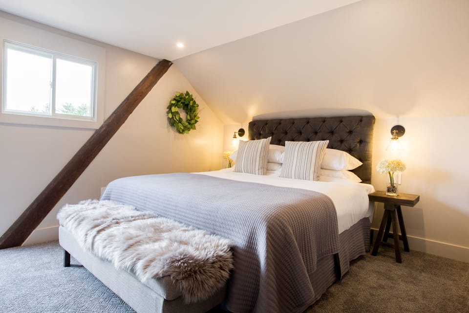 Barnhouse Lakeview King | Premium bedding, pillowtop beds, in-room safe, desk