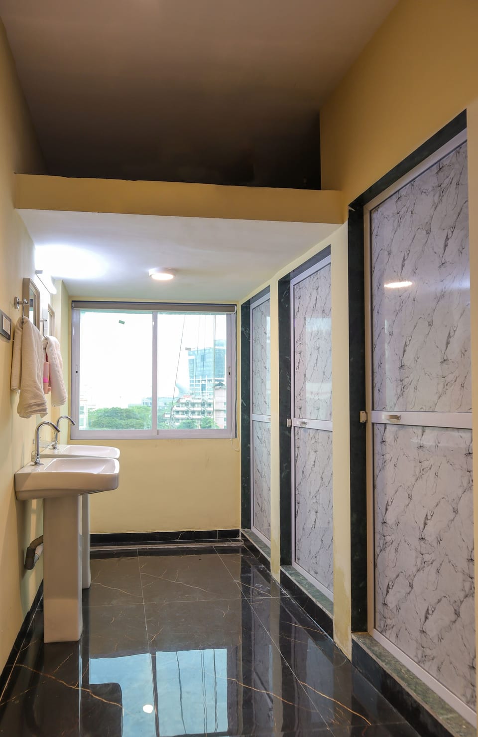 Deluxe Double Room | Bathroom | Shower, rainfall showerhead, free toiletries, towels