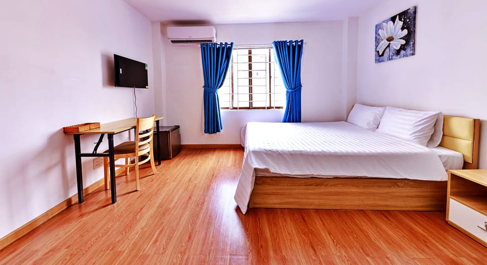 Standard Double Room | Minibar, individually decorated, individually furnished, desk