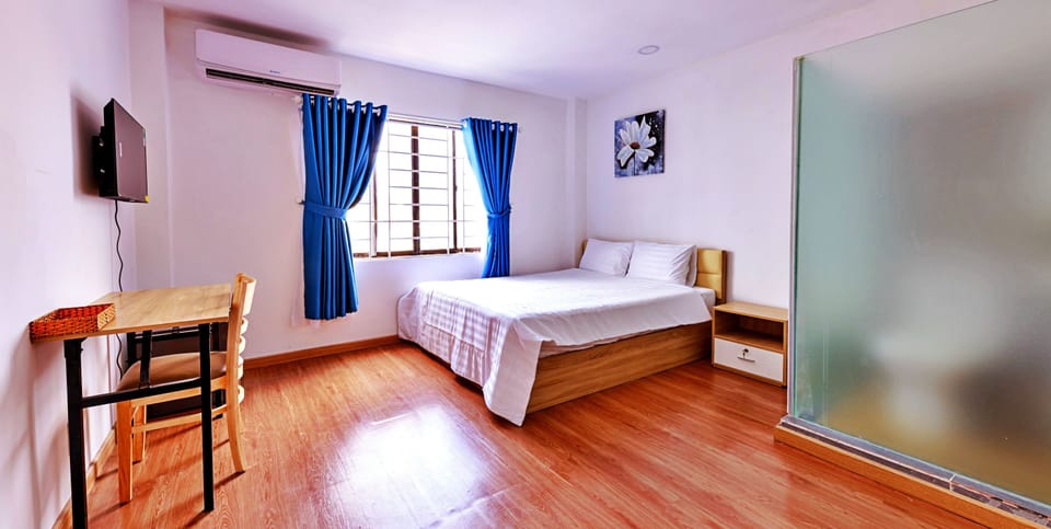 Standard Double Room | Minibar, individually decorated, individually furnished, desk