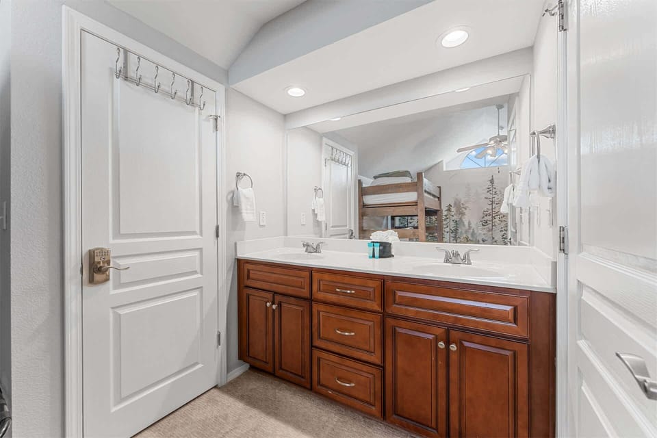 The 12th Green View Apartment in Branson