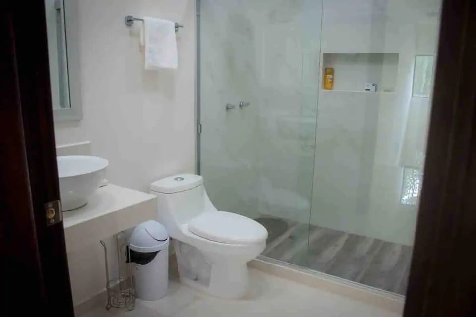 Comfort Condo, 1 Bedroom | Bathroom | Shower, towels