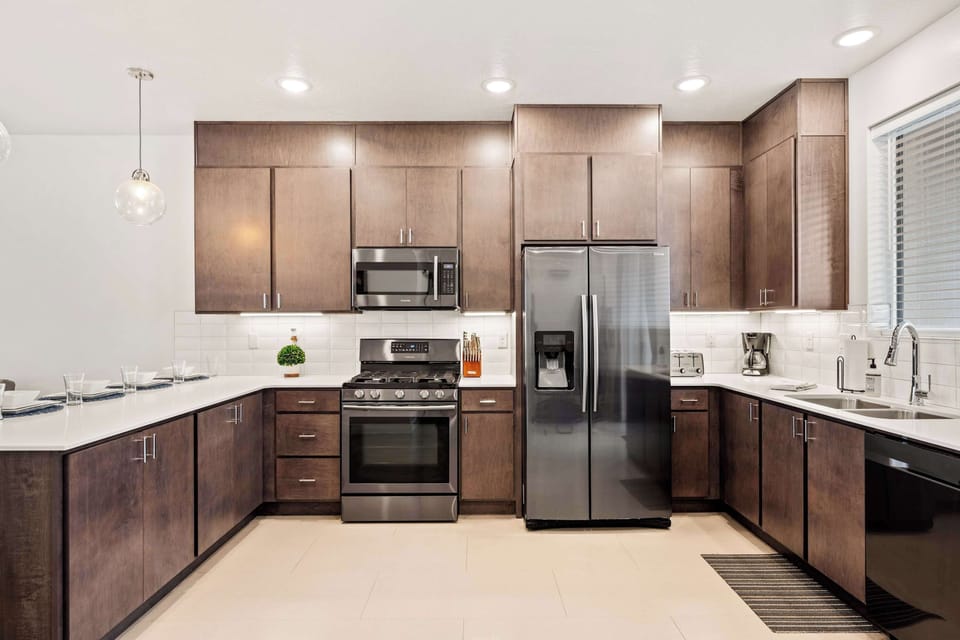 Townhome, Multiple Beds, Patio, Mountain View (Tranquility at The Lofts) | Private kitchen | Fridge, microwave, oven, stovetop