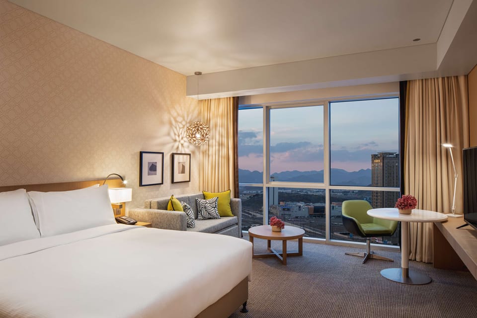 Deluxe Room, 1 King Bed | Premium bedding, down comforters, memory foam beds, in-room safe