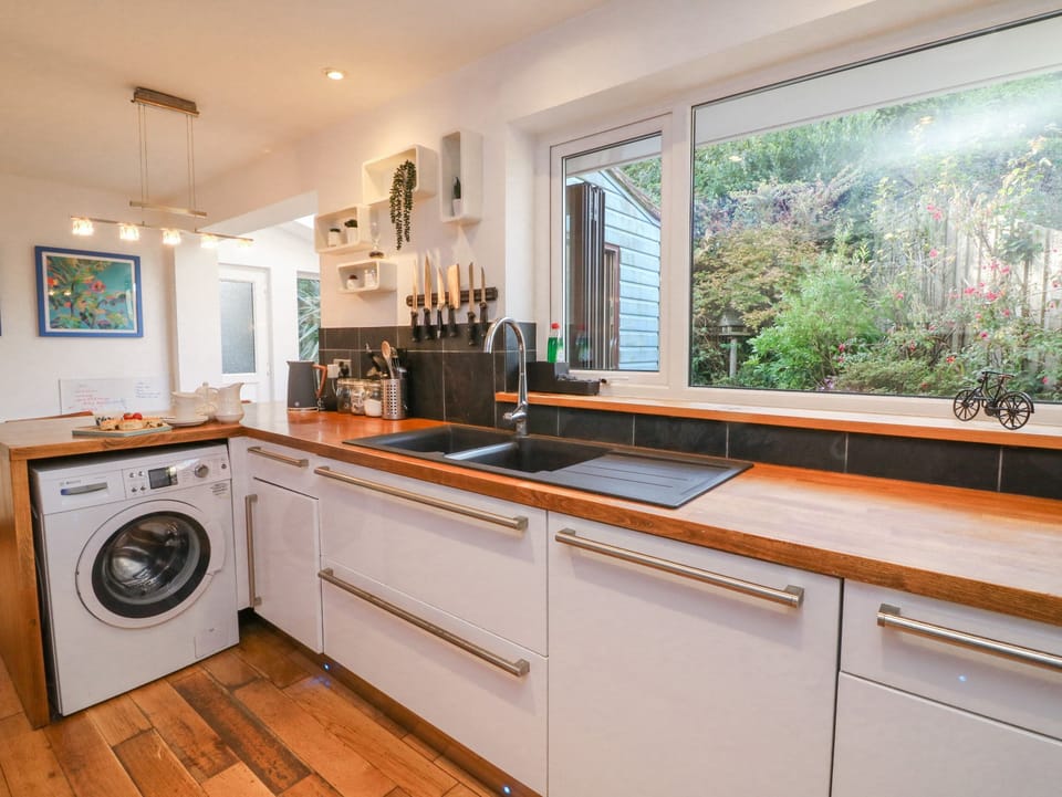 Fridge, dishwasher, electric kettle, toaster