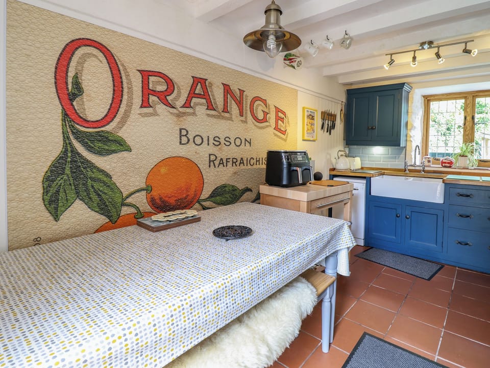 Cottage | Dining