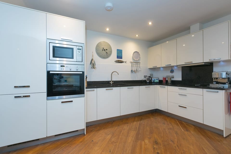 Cottage | Private kitchen | Fridge, dishwasher, electric kettle, toaster
