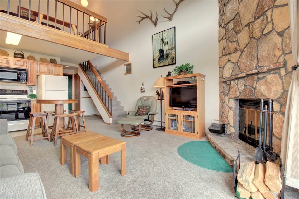 Condo, 1 Bedroom | Living area