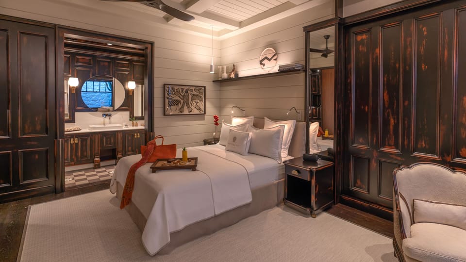 Premium Room | Egyptian cotton sheets, premium bedding, memory foam beds, minibar