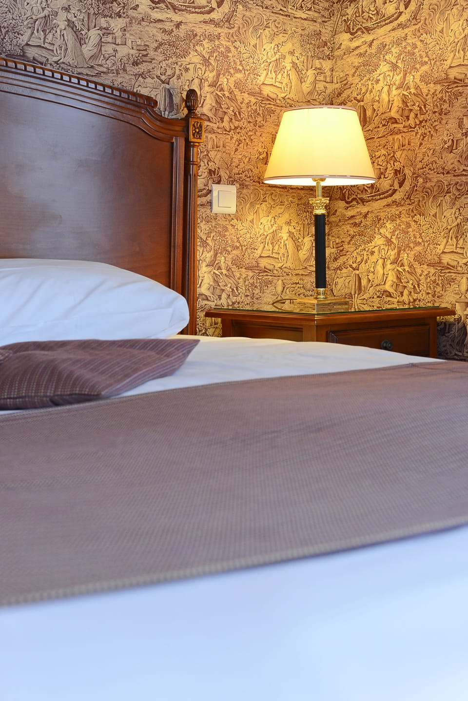 Premium bedding, in-room safe, desk, soundproofing