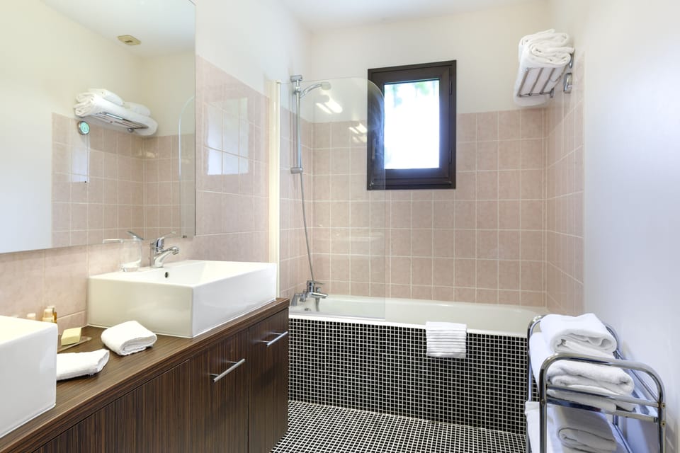 Bathtub, free toiletries, hair dryer, bathrobes