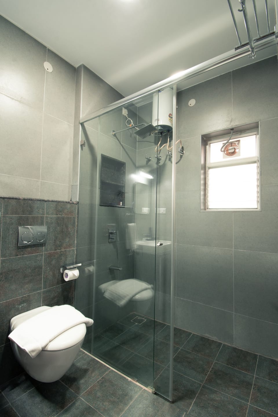 Superior Double Room | Bathroom | Shower, slippers, towels