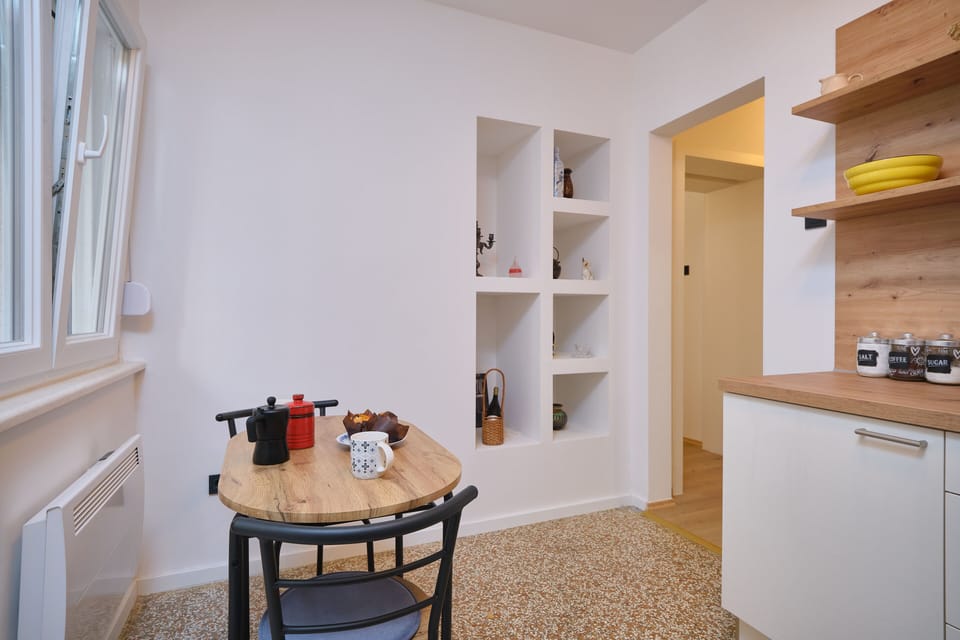 Apartment | Private kitchen | Full-size fridge, oven, stovetop, dishwasher
