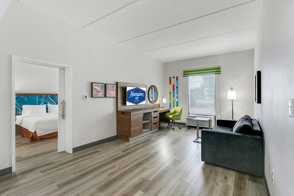 Suite, 1 King Bed, Non Smoking | In-room safe, individually decorated, individually furnished